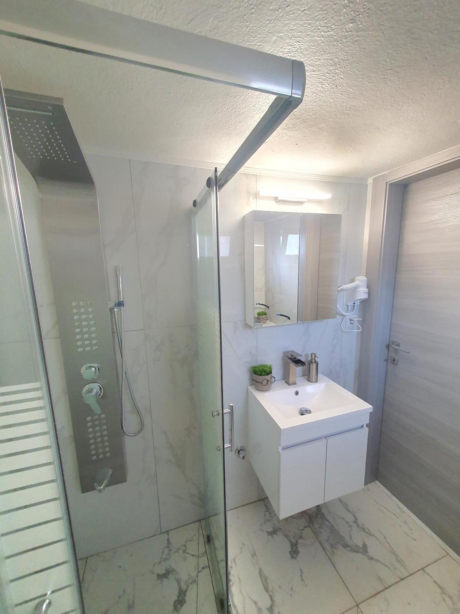 Riviera Penthouse Apartment ปาเลออน ซิฟลิคิออน ภายนอก รูปภาพ